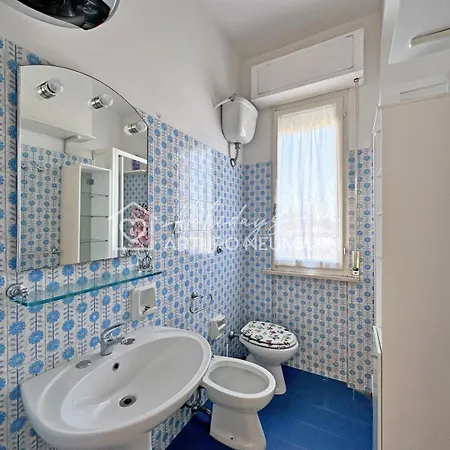 Apartment 502- Trilo In Centro A Al Secondo Piano, Con Ampio Terrazzo Coperto - Inclusa